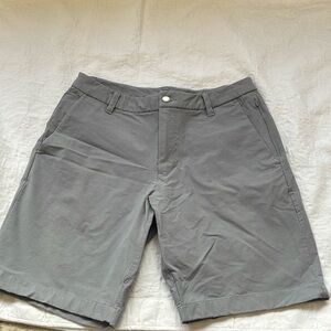Lululemon Men's gray flat front shorts size 30.